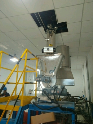 擠出機實現自動供料、自動上料